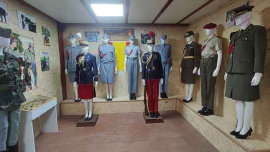 El Museo militar de Navaleno inicia actividad educativa con colegios