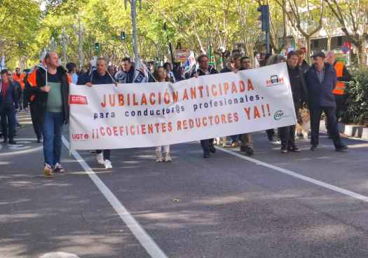 CSIF pide jubilación anticipada para conductores de autobuses de transporte de viajeros