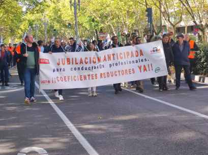 CSIF pide jubilación anticipada para conductores de autobuses de transporte de viajeros