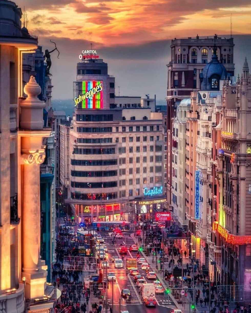 Más de nueve millones de personas residen en diez ciudades más pobladas de España Más de nueve millones de personas residen en diez ciudades más pobladas de España