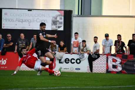 El Numancia solventa con goles y victoria visita a Laredo