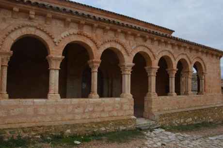 Rejas de San Esteban: románico y adobe 