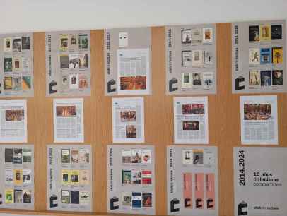 Una exposición recoge portadas de libros analizados en club de lectura burgense