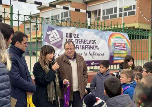 Diputación conciencia en Tardelcuende sobre derechos de la infancia