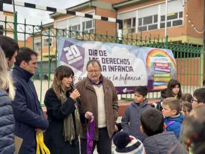 Diputación conciencia en Tardelcuende sobre derechos de la infancia