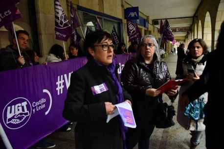 CC.OO. y UGT se concentran contra la violencia machista