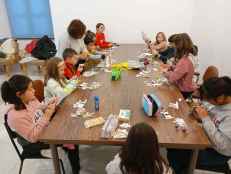 Taller de belenes recortables en la biblioteca de El Burgo de Osma