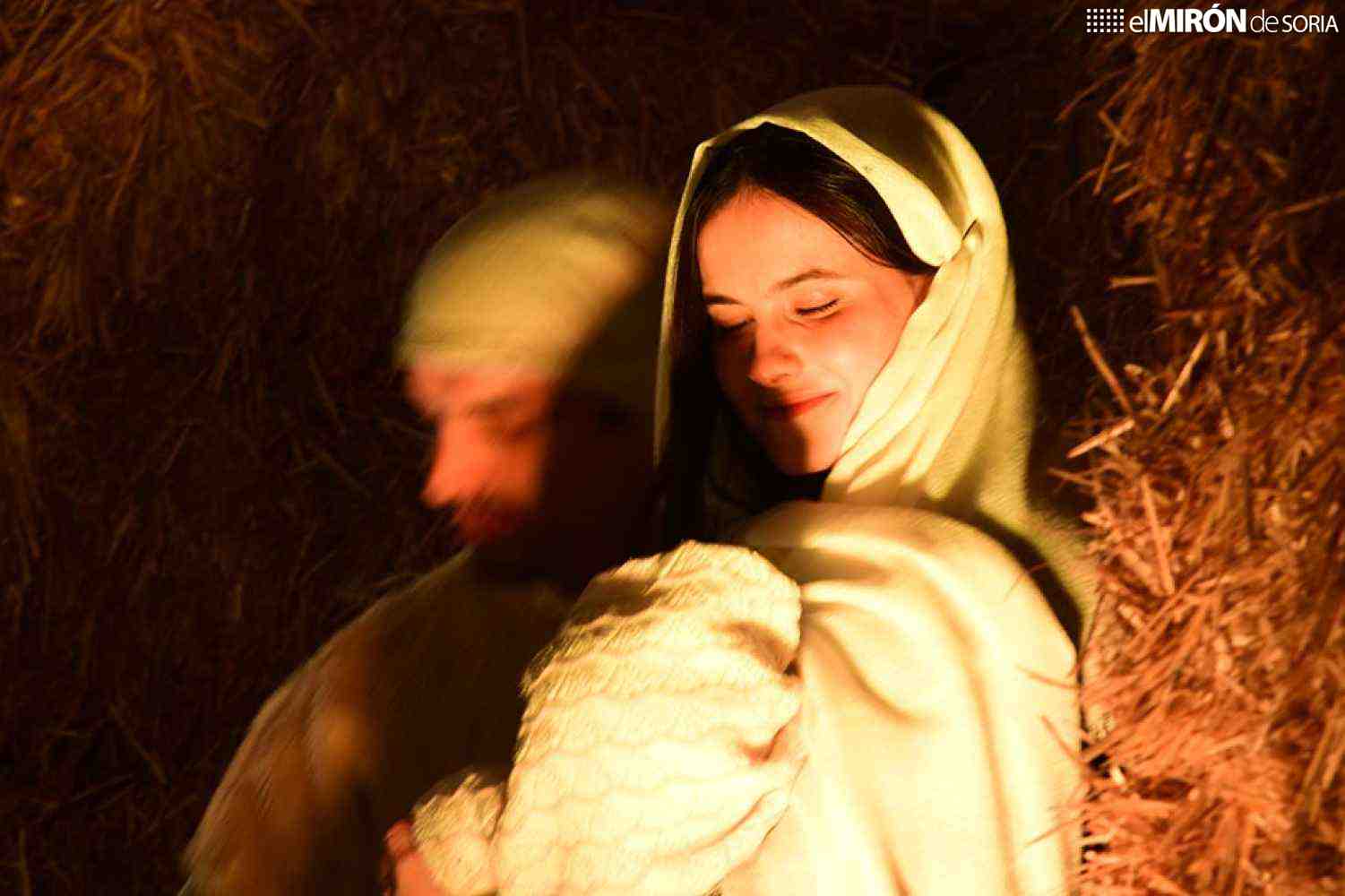 La magia navideña regresa a Oncala con el acebo y el Belén viviente