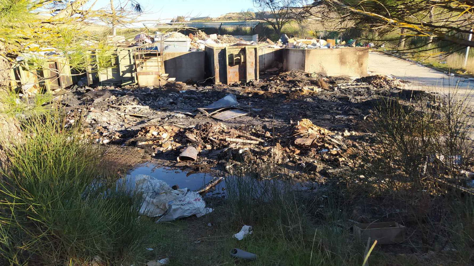 ASDEN denuncia que se ha prendido fuego al punto limpio de Gómara ASDEN denuncia que se ha prendido fuego al punto limpio de Gómara