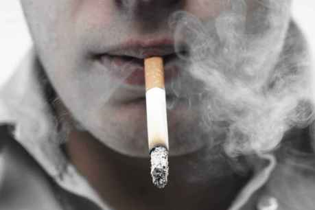 El consumo ocasional de tabaco e hipnosedantes desciende en España El consumo ocasional de tabaco e hipnosedantes desciende en España