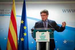 Puigdemont pide al presidente del Gobierno que se someta a cuestión de confianza