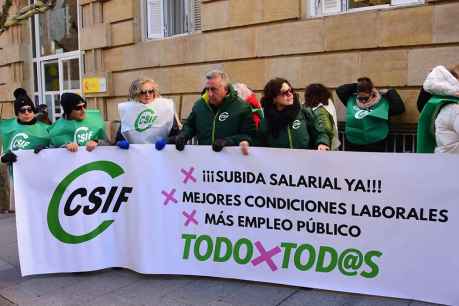 CSIF se concentra para exigir soluciones en Muface