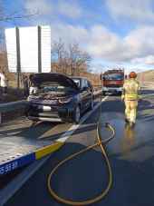 Los bomberos de Diputación atienden conato de incendio en coche en A-2