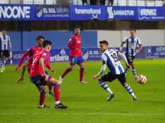 El Numancia gana en Avilés y mantiene el pulso con el Pontevedra