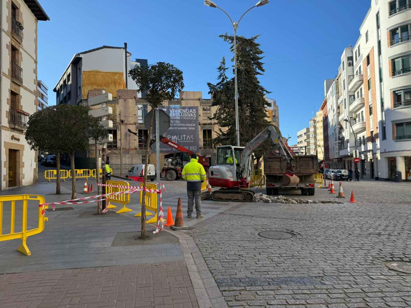 Cortada al tráfico en Soria la calle Cortes para mejorar red hidráulica Cortada al tráfico en Soria la calle Cortes para mejorar red hidráulica