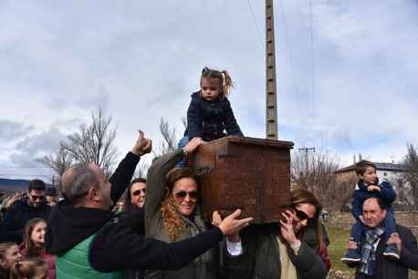 San Andrés de Soria entrega arca, para su custodia, a Almarza