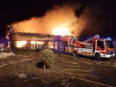 Los bomberos de la Diputación sofocan incendio en vivienda junto al hotel de Venta de Tiermes