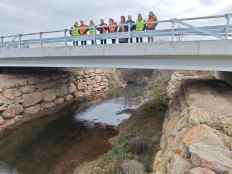 El consejero de Movilidad supervisa nuevo puente en CL-101, en Almazán