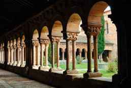 Mañueco presenta restauración del claustro de concatedral de San Pedro, en Soria