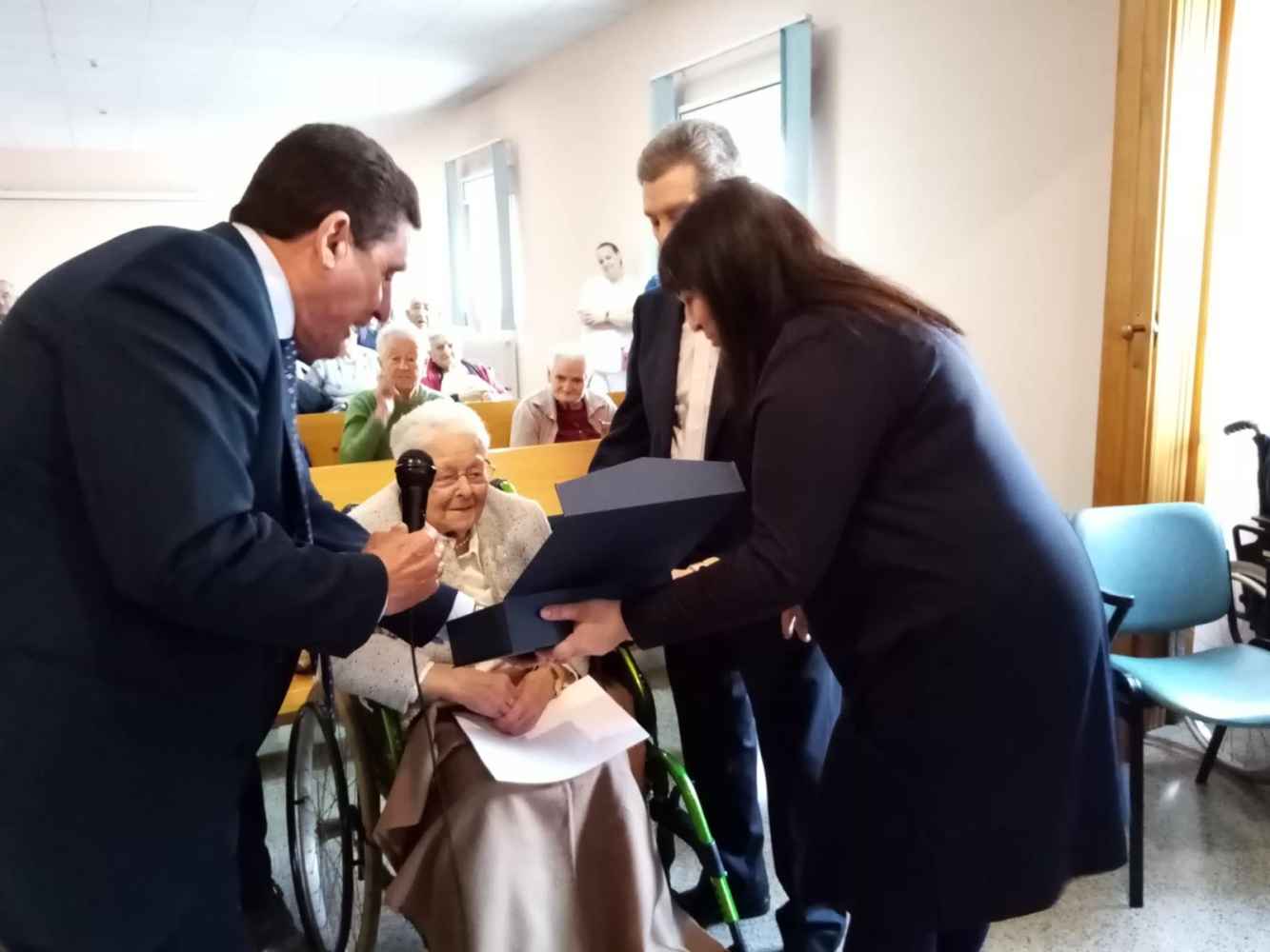 Flor Martínez Izquierdo celebra su centenario en San Pedro Manrique Flor Martínez Izquierdo celebra su centenario en San Pedro Manrique