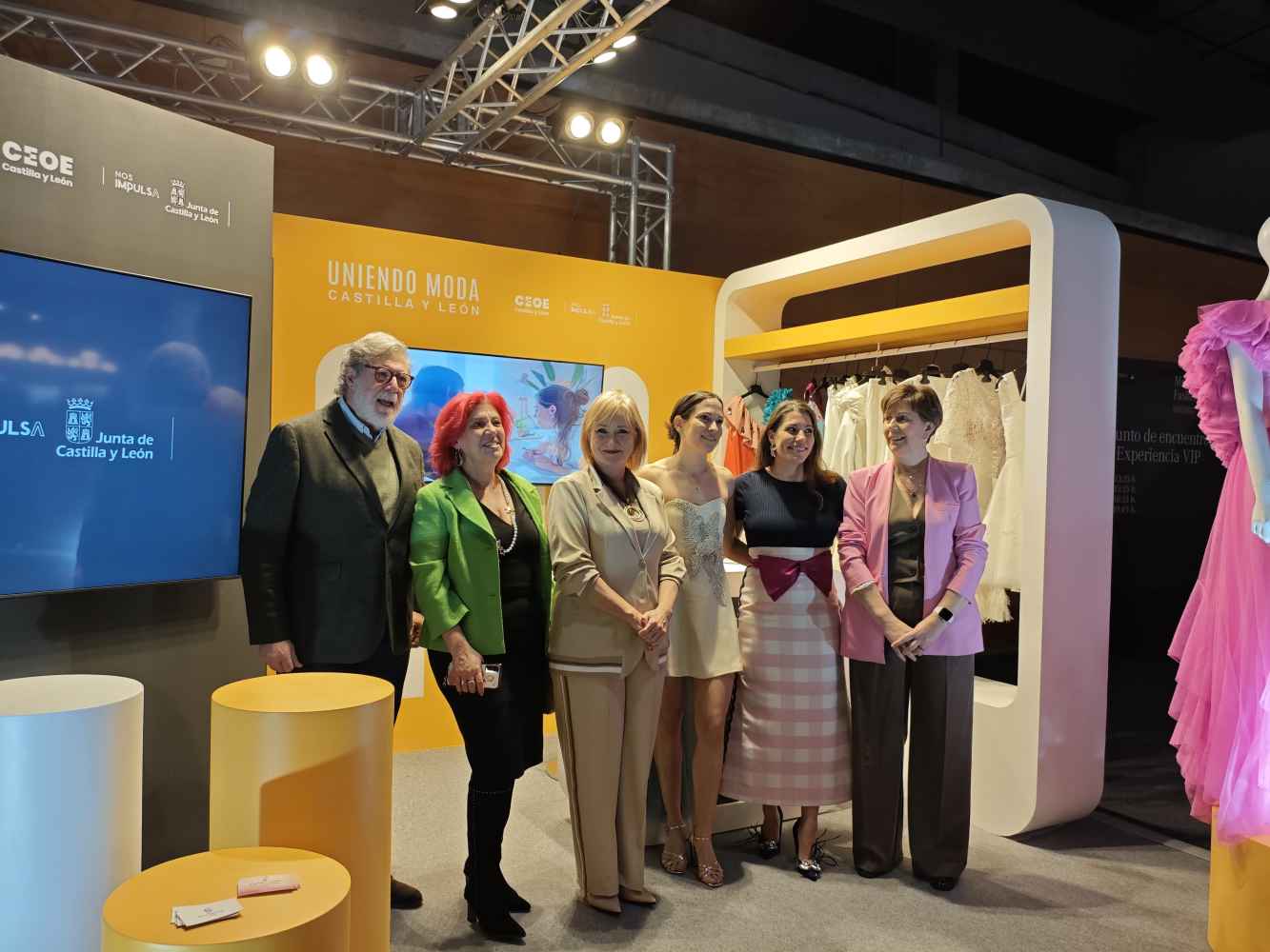 La Junta respalda a diseñadores de Castilla y León en la Mercedes-Benz Fashion Week La Junta respalda a diseñadores de Castilla y León en la Mercedes-Benz Fashion Week