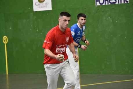 Velada de pelota a mano en el frontón de la Juventud, en Soria