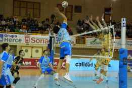 Los celestes ganan a C.V. Melilla y mantienen segunda plaza de Superliga 