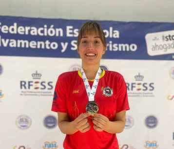 Nazaret Guerrero, campeona de España en 200 metros natación con obstáculos