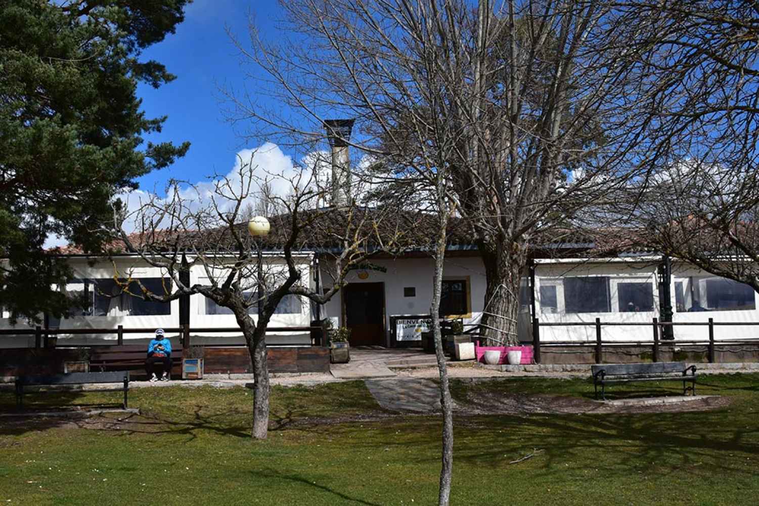 Evacuados una veintena de clientes de la Casa del Guarda por crecida del río Pedrajas Evacuados una veintena de clientes de la Casa del Guarda por crecida del río Pedrajas