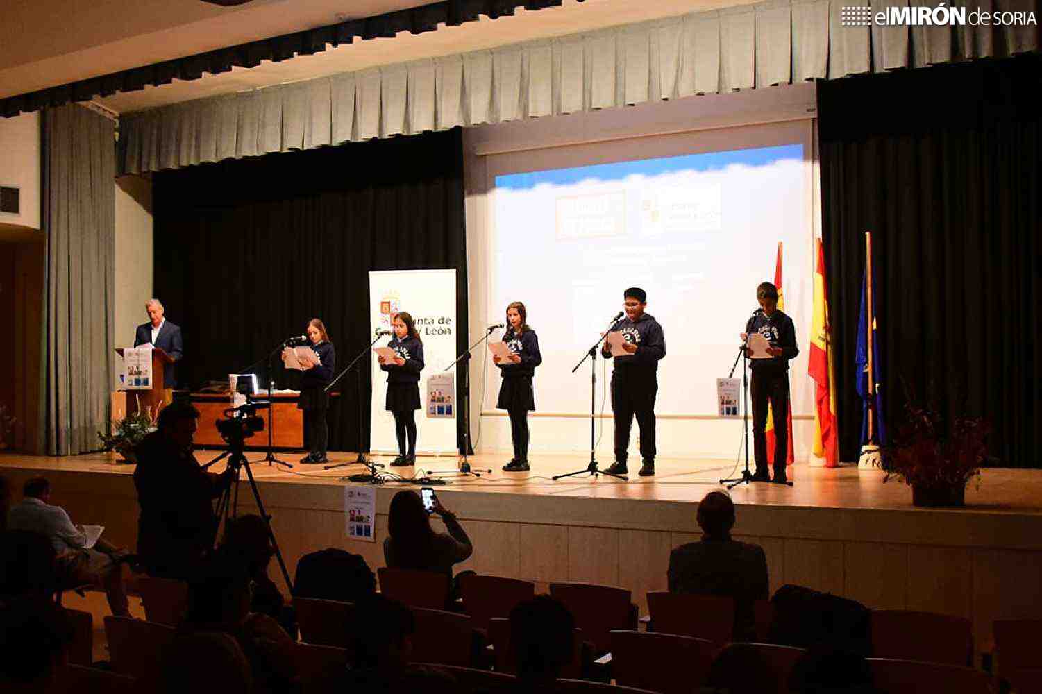 Trece colegios participan en certamen de 