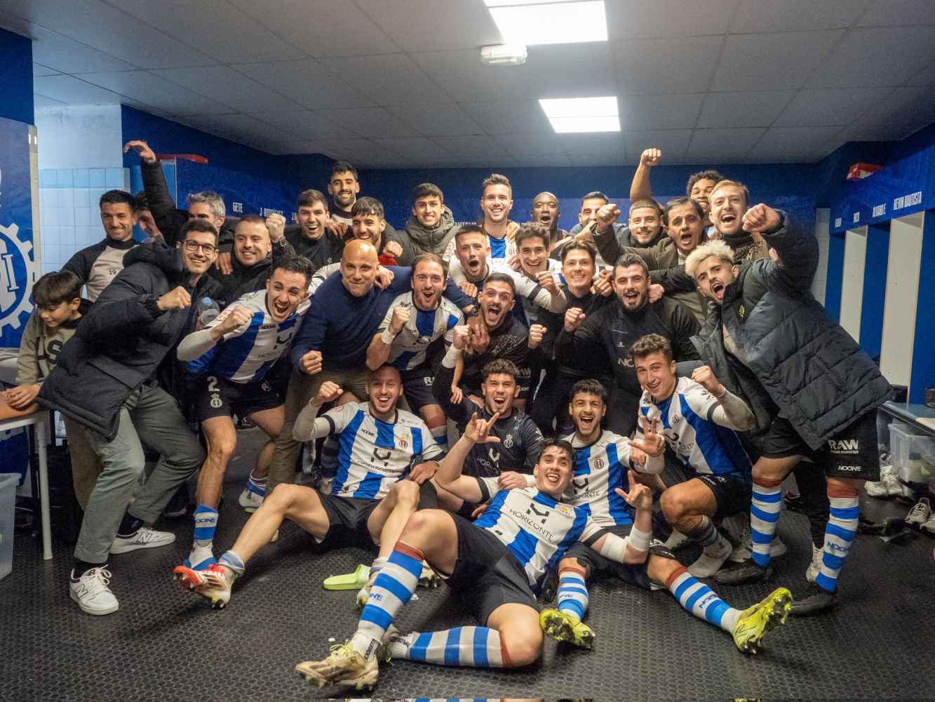 El Pontevedra pierde en Avilés y el Numancia se queda a un punto del liderato