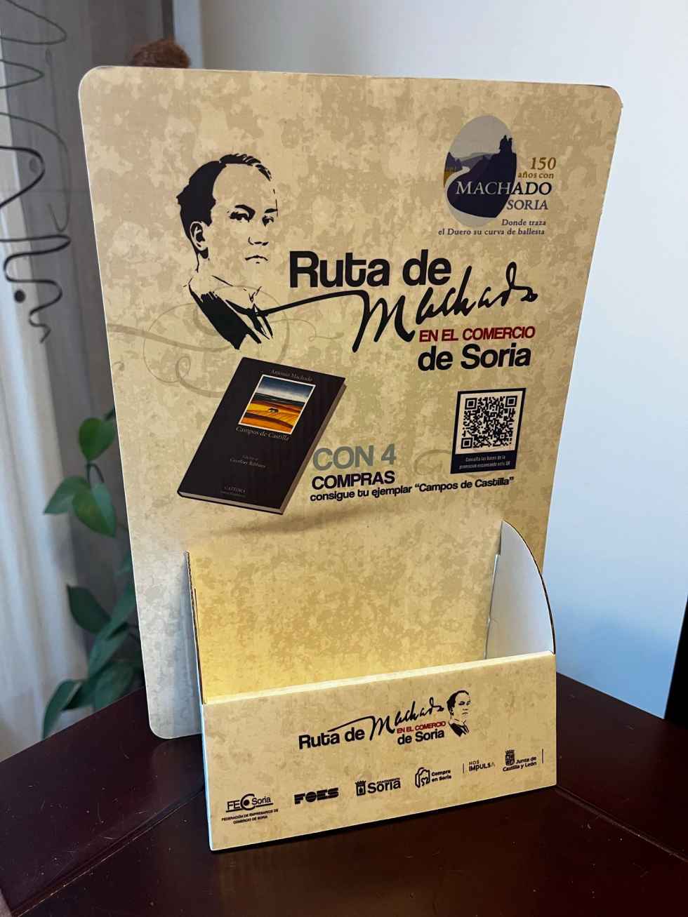El comercio de Soria decora sus escaparates con versos de Machado El comercio de Soria decora sus escaparates con versos de Machado