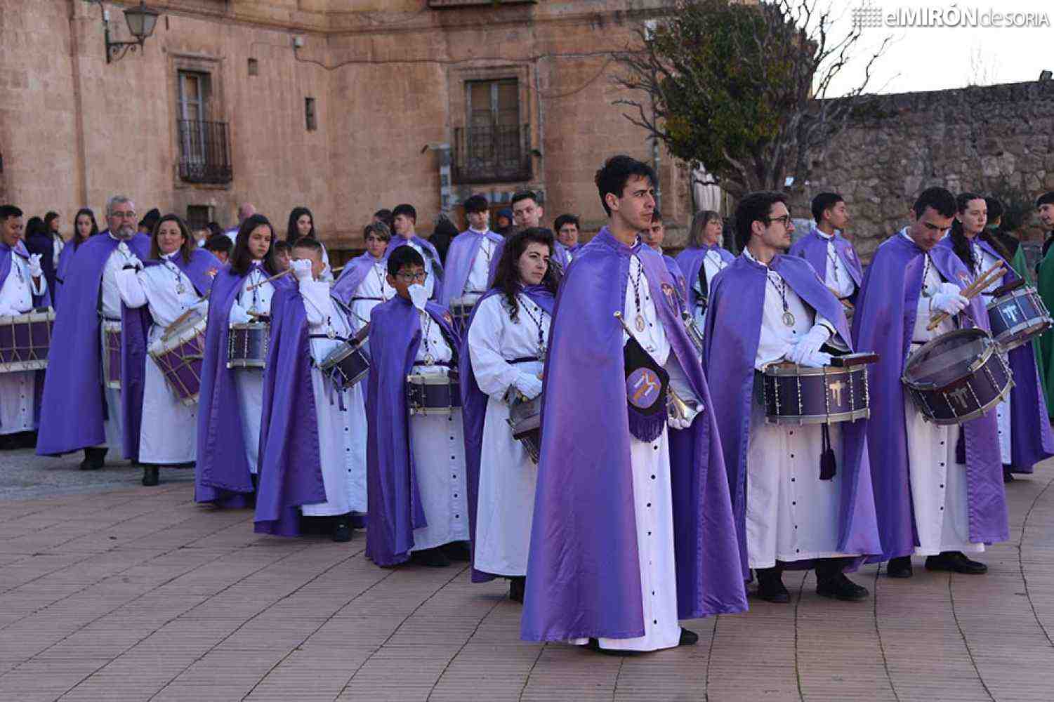 Doce cofradías participan, en Almazán, en XVI Exaltación del Tambor, la Corneta y el Bombo