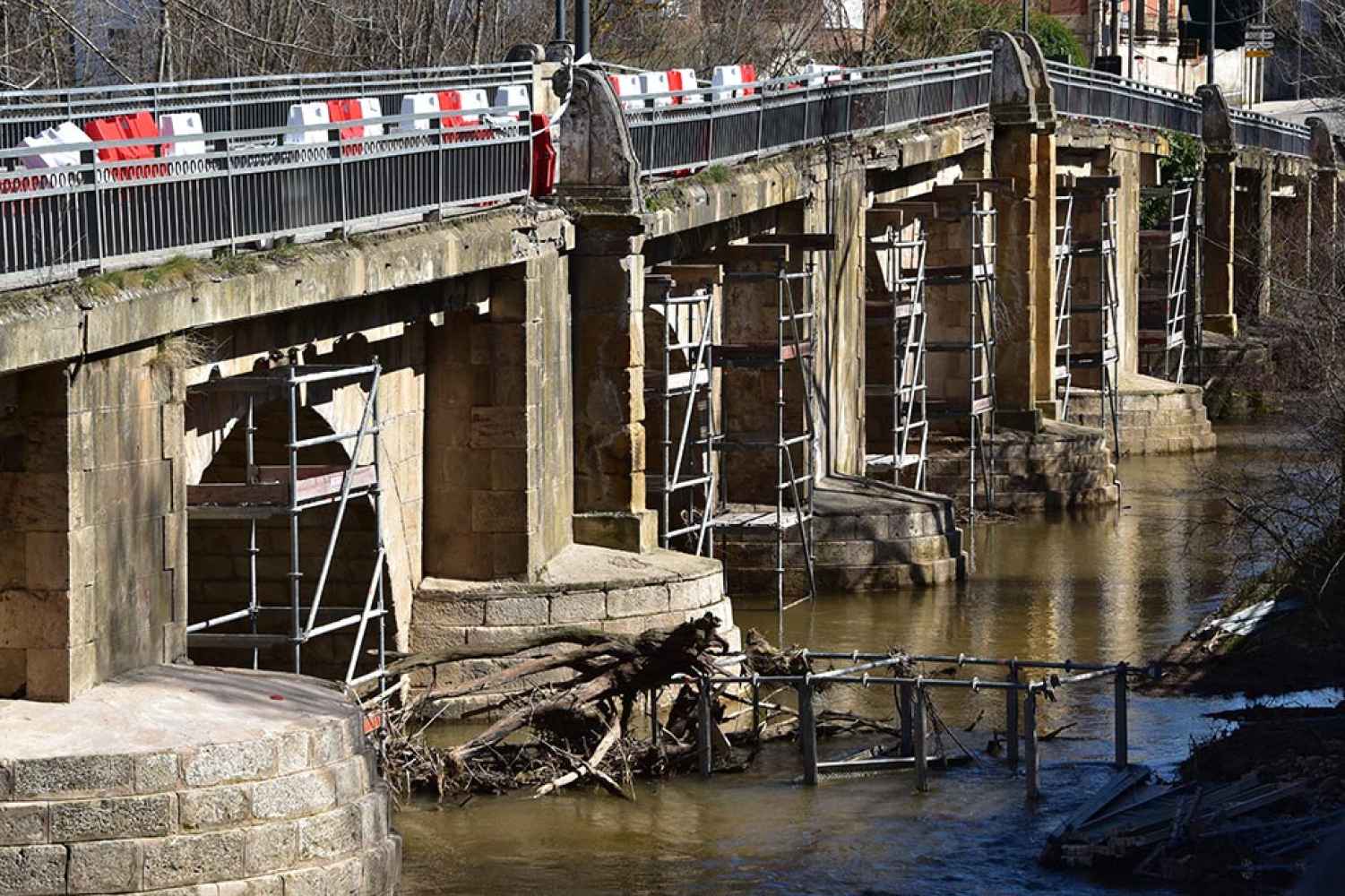 Almazán confía conocer esta semana el estado del puente medieval, tras aparecer fisuras