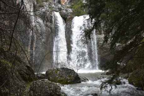 Cascada del arroyo de la Hoz, en la Fuentona