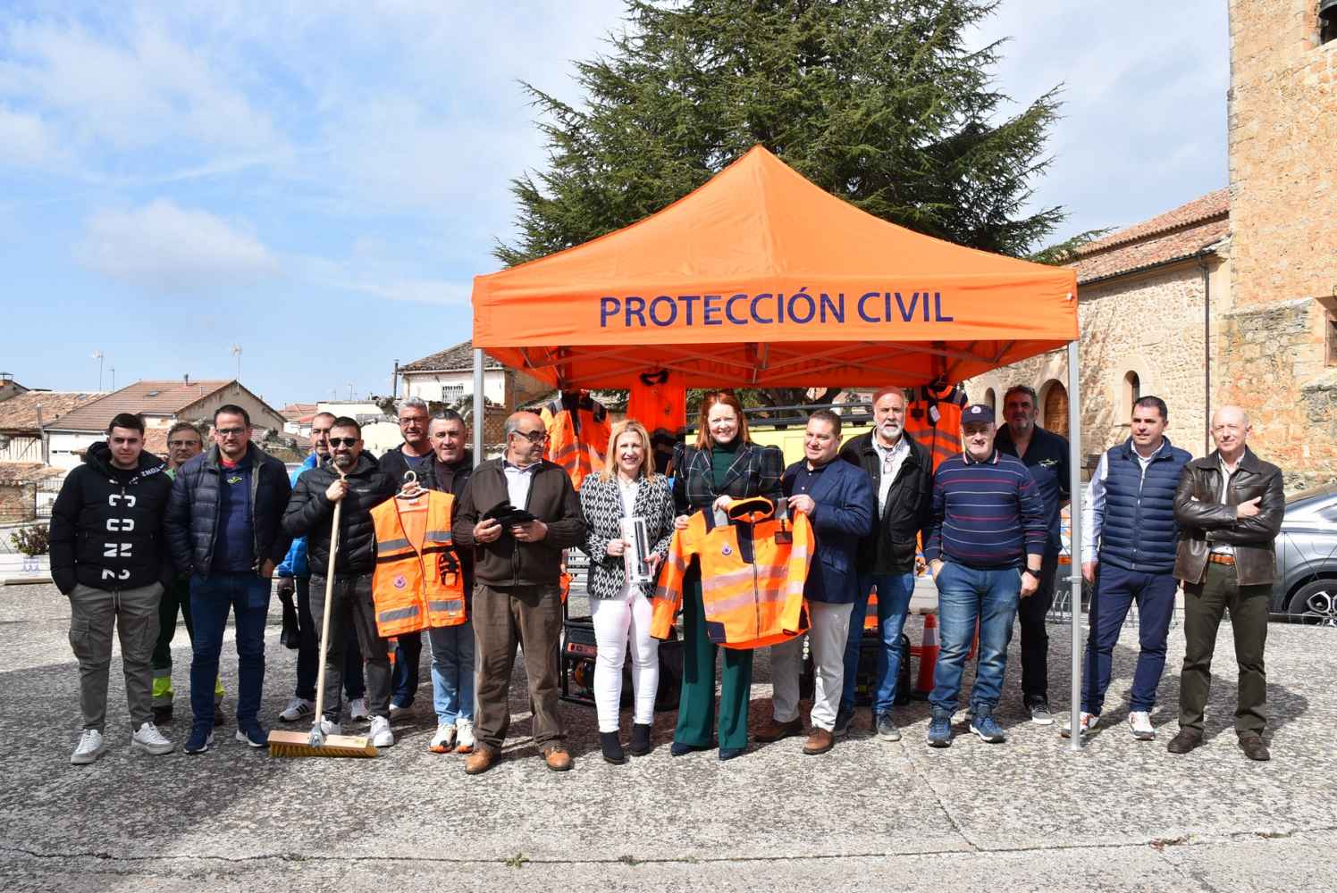 La Junta entrega material a agrupaciones de voluntarios de Bayubas y Medinaceli La Junta entrega material a agrupaciones de voluntarios de Bayubas y Medinaceli