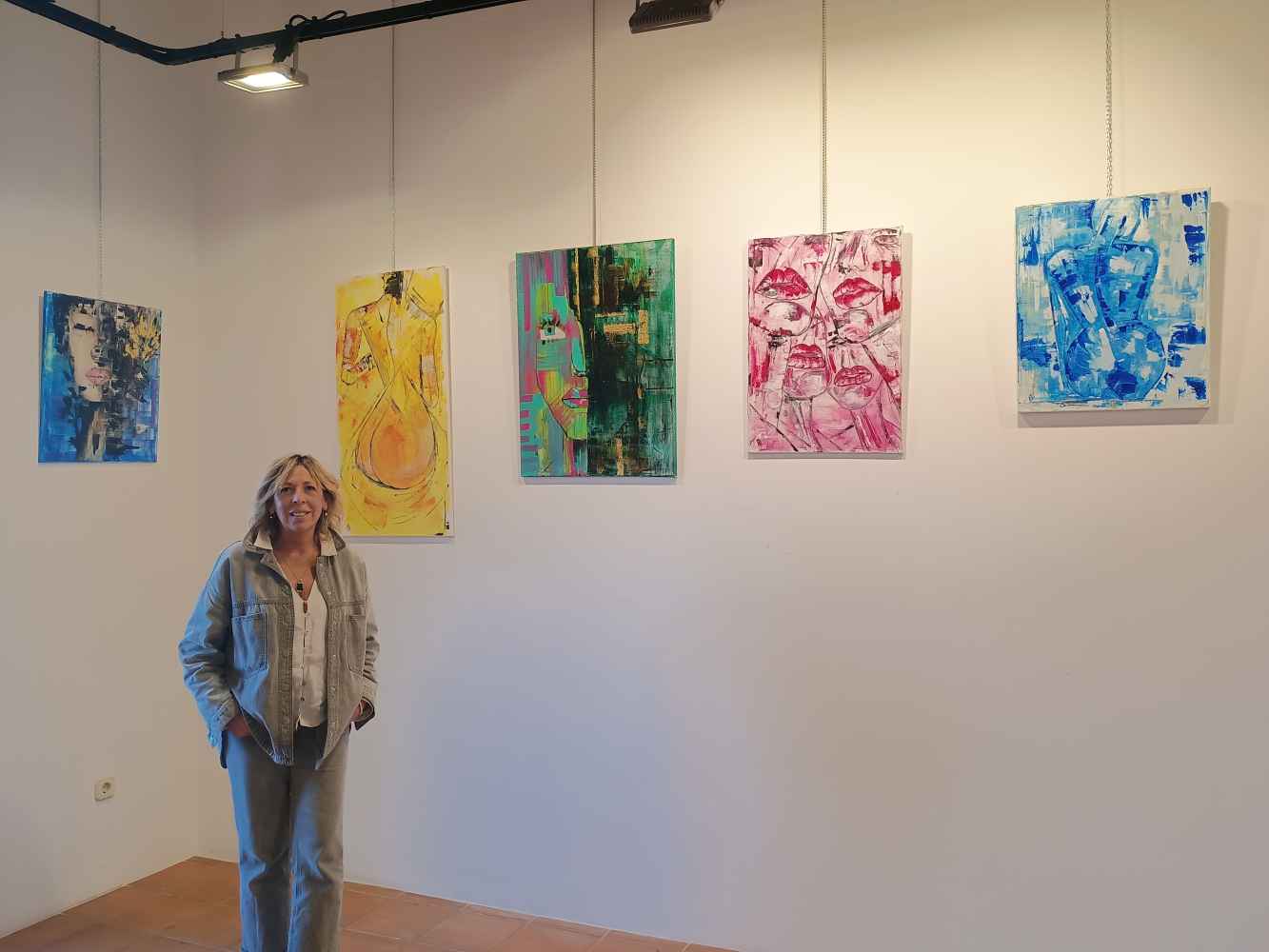 Exposición "Esencia y seda", de Elisenda Hernández, en Ágreda Exposición "Esencia y seda", de Elisenda Hernández, en Ágreda