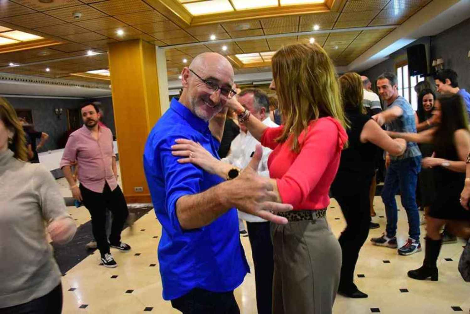 Soriabaila disfruta del baile con mayores de residencia Gaya Nuño