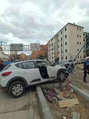Aparatoso accidente en la remodelada avenida de Valladolid de Soria Aparatoso accidente en la remodelada avenida de Valladolid de Soria
