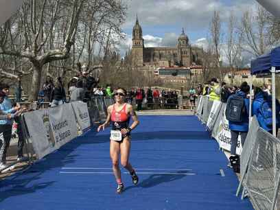 Marina Muñoz y Javier Martín imponen su maestría en el Duatlón de Salamanca