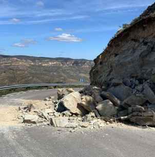 Cortada, por desprendimientos, carretera de San Felices a La Rioja