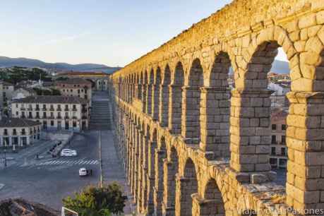 Fallece tras caer desde uno de los miradores del acueducto de Segovia Fallece tras caer desde uno de los miradores del acueducto de Segovia
