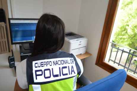 La Policía detiene en Soria a un hombre por descargar y distribuir, a través de internet, pornografía infantil La Policía detiene en Soria a un hombre por descargar y distribuir, a través de internet, pornografía infantil