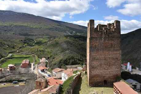 Vozmediano abre por primera vez al público el recinto del castillo Vozmediano abre por primera vez al público el recinto del castillo