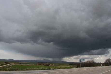 Tormenta de abril en el Moncayo, desde Cardejón 
