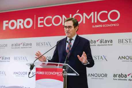CEOE rechaza anuncio de próxima reducción de jornada laboral