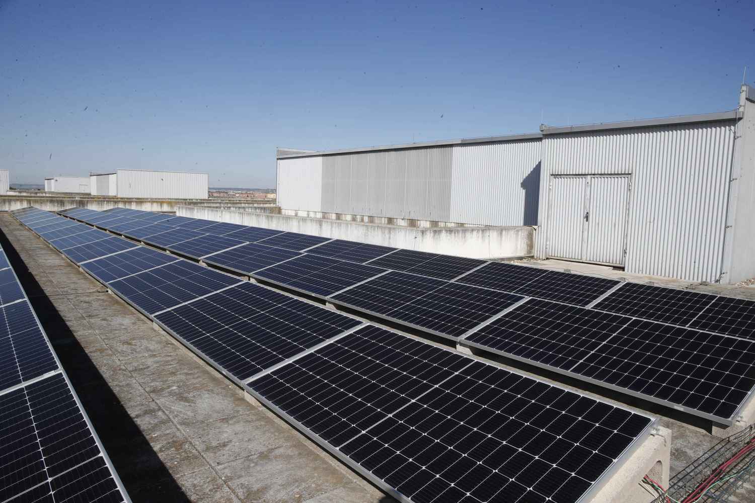 La Junta invertirá 10 millones en autoconsumo fotovoltaico en 93 centros sanitarios de la Comunidad La Junta invertirá 10 millones en autoconsumo fotovoltaico en 93 centros sanitarios de la Comunidad