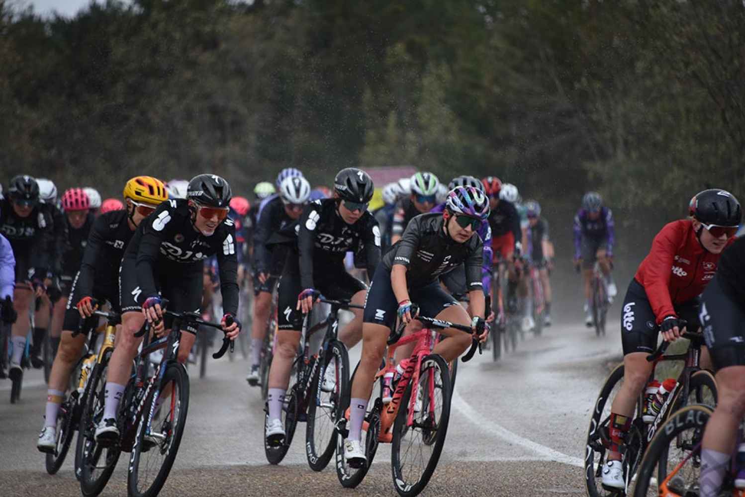 Golmayo da la salida a la quinta etapa de la Vuelta Ciclista femenina