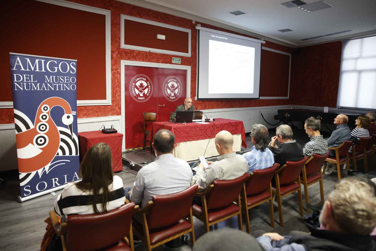 Eusebio Dohijo expone singularidad de necrópolis de Taniñe y Suellacabras Eusebio Dohijo expone singularidad de necrópolis de Taniñe y Suellacabras