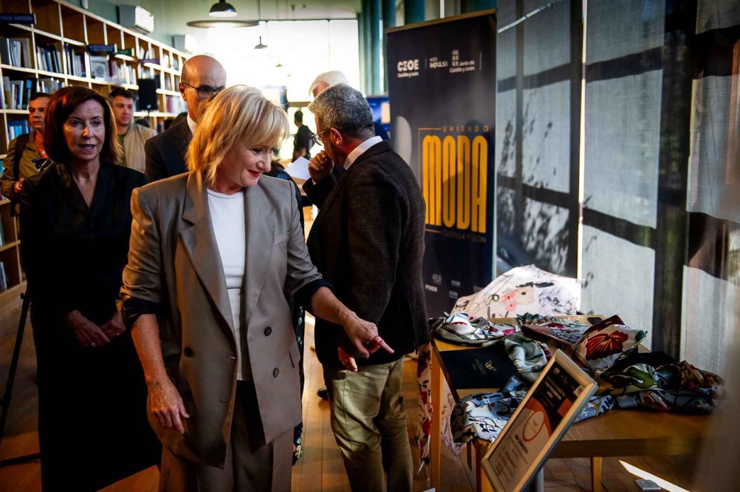 Junta y CEOE promueven un nuevo ciclo de jornadas para profesionales del sector textil